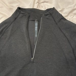 Like New men's lululemon Metal Vent Tech Lightweight half zip pullover sz large.